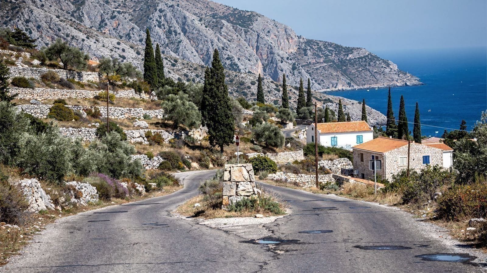 Creta Frente a las Cícladas: Por Qué No Es un Sustituto